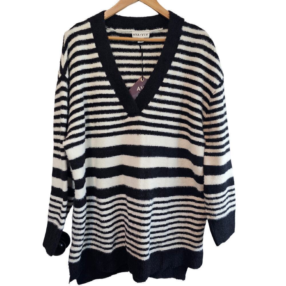 Ava & Viv Sweater Womens 1X Black White Stripped Fuzzy Soft Stretch Cozy V-Neck